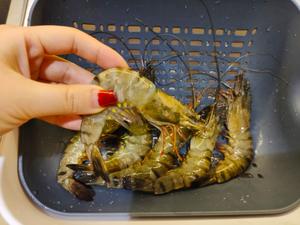 芝士焗黑虎虾的做法 步骤1