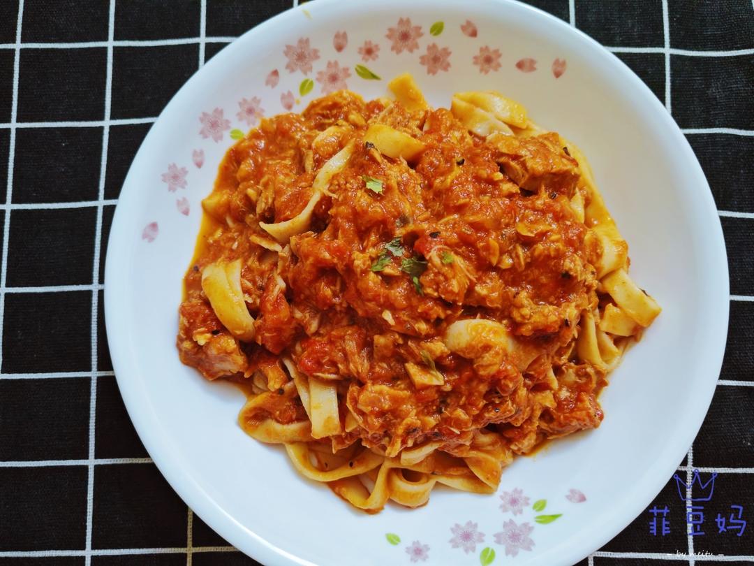 简易快手一人食🍝番茄金枪鱼意面