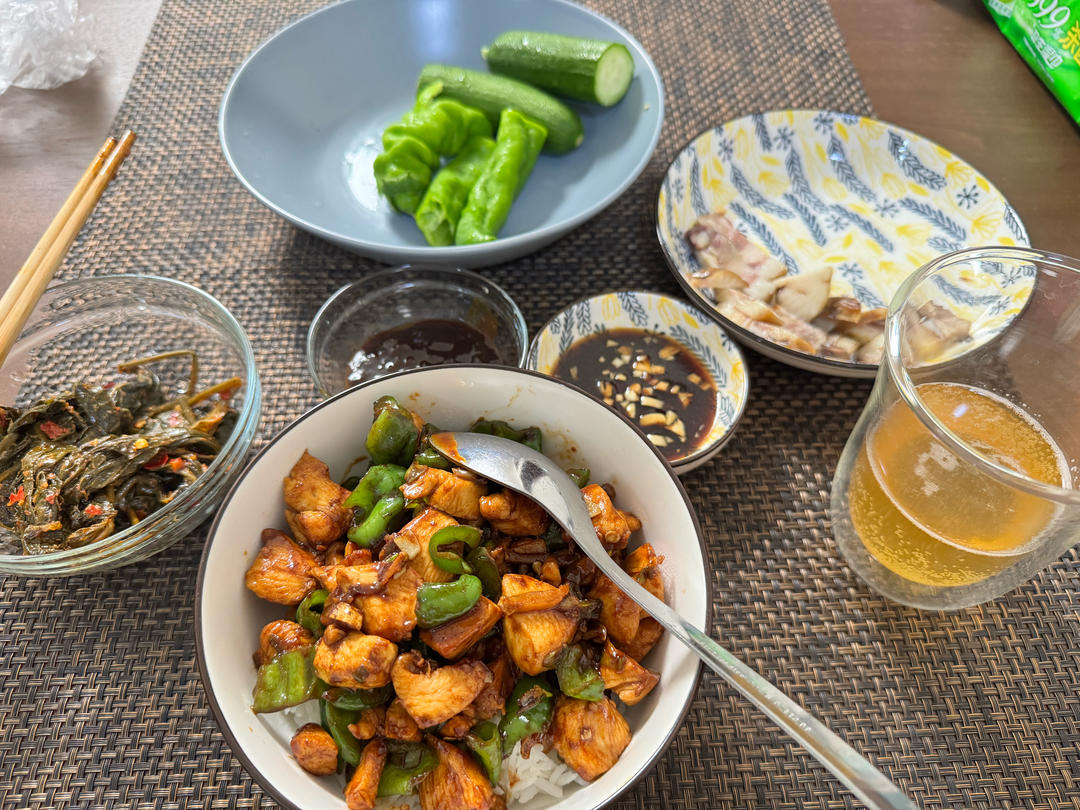 咸鲜可口的青红椒炒鸡丁