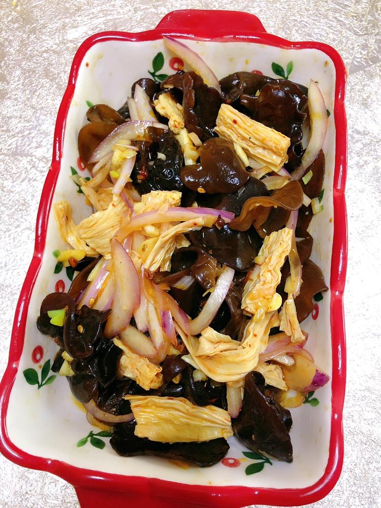 凉拌洋葱腐竹木耳
