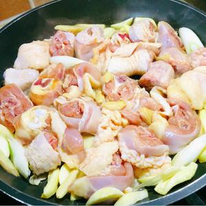 板栗花菇焖鸡的做法 步骤9