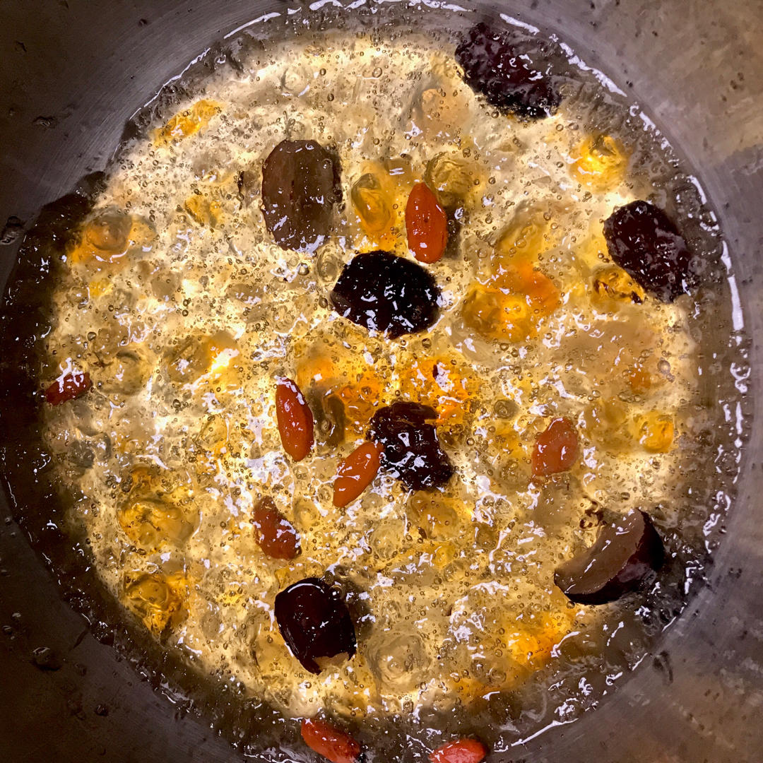 桃胶皂角米雪燕羹