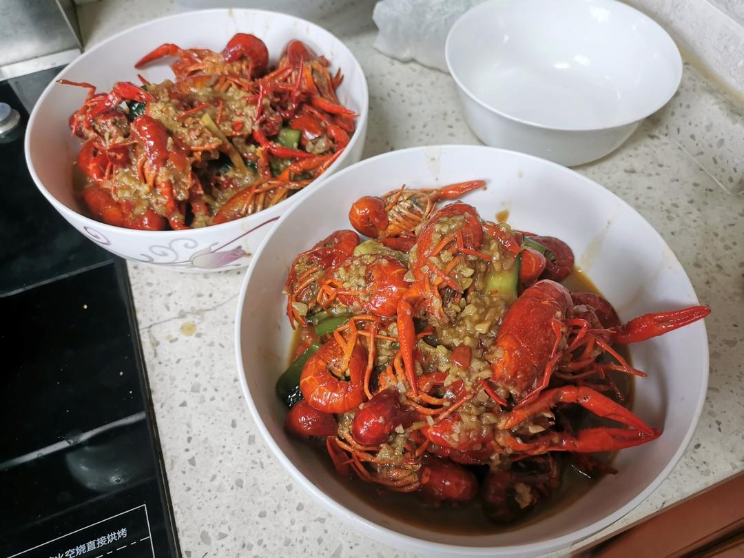 绝对不输大排档的【蒜香小龙虾】！！！