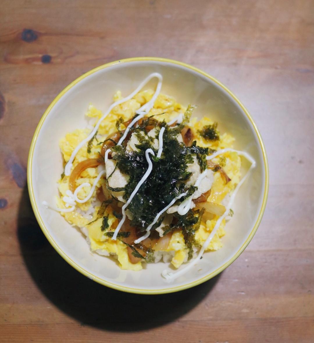 日式炸鸡沙拉酱拌饭