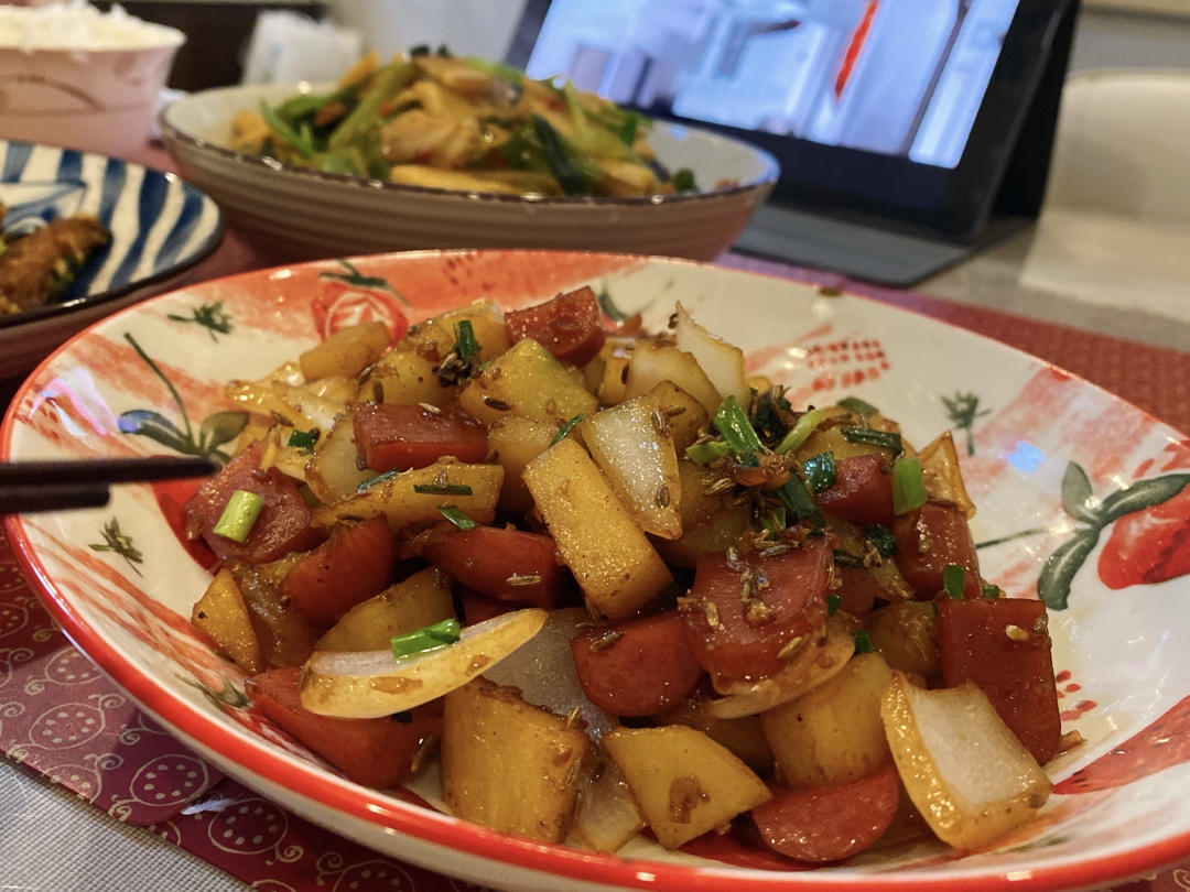 超级好吃的孜然土豆火腿肠
