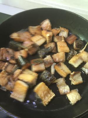 湖北豆豉蒸腊鱼的做法 步骤1