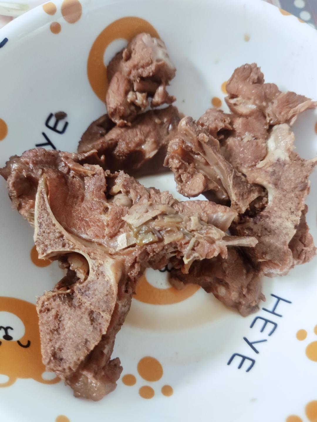 厨师长教你：“酱大骨”的家常做法，酱香浓郁，汤汁拌饭一绝