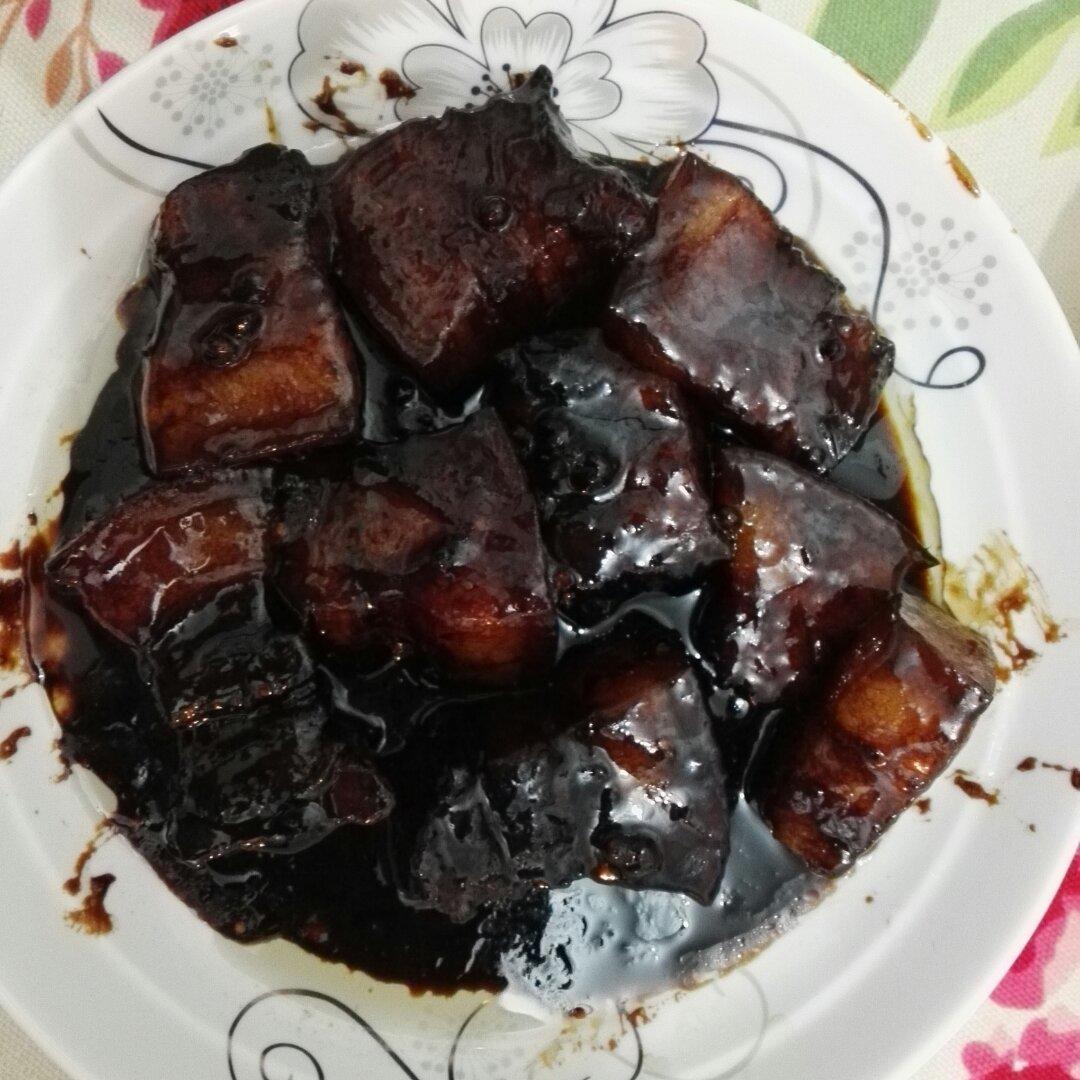 吃着碗里望着锅里的红烧肉