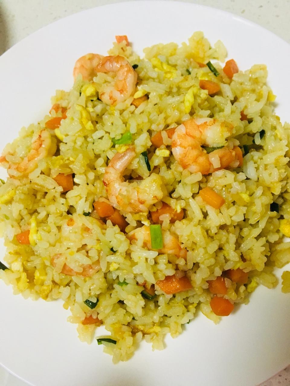 少女璐璐做的虾仁炒饭