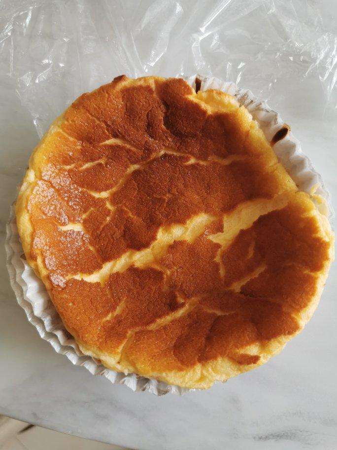 小美做超简单的巴斯克芝士蛋糕