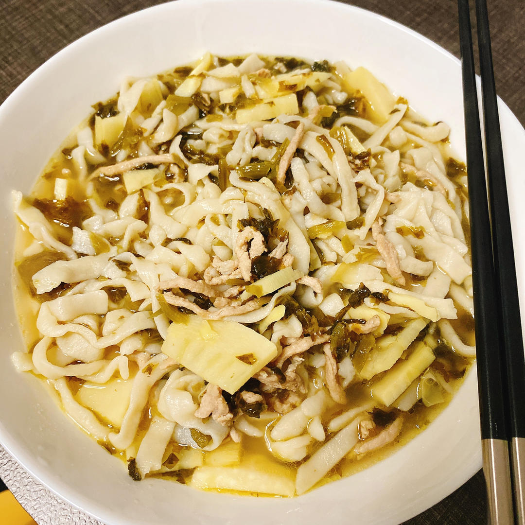 杭州人心底的两碗面：片儿川+肉丝拌川