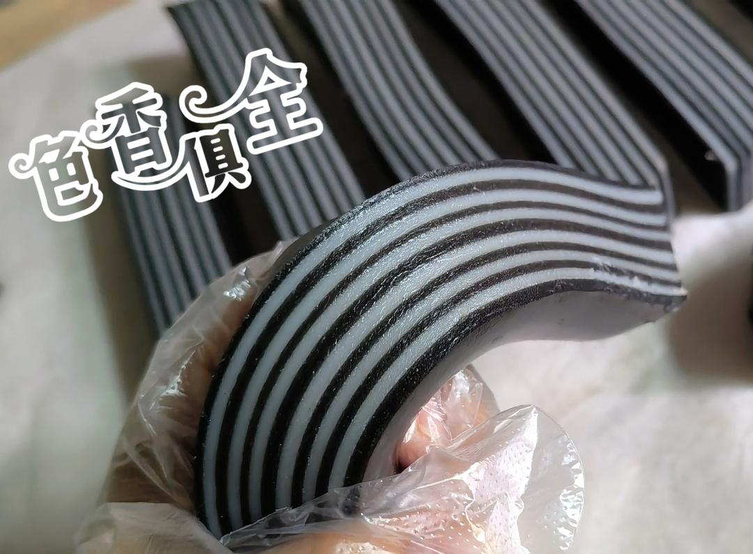 弹弹的黑芝麻椰汁千层糕