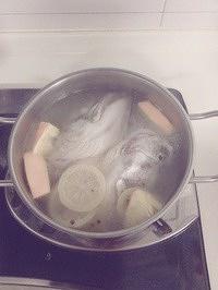 三文鱼头汤的做法 步骤6