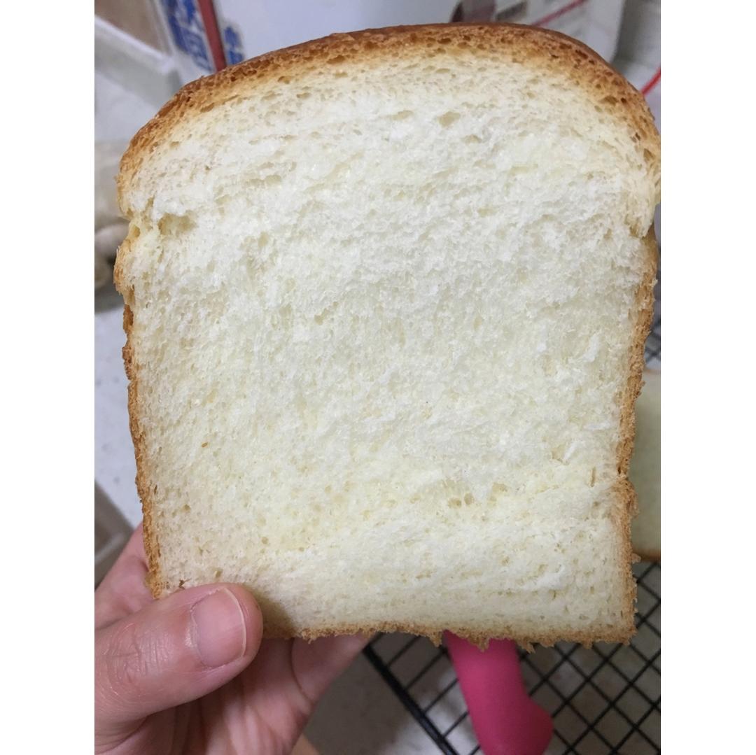 蛋白奶油吐司