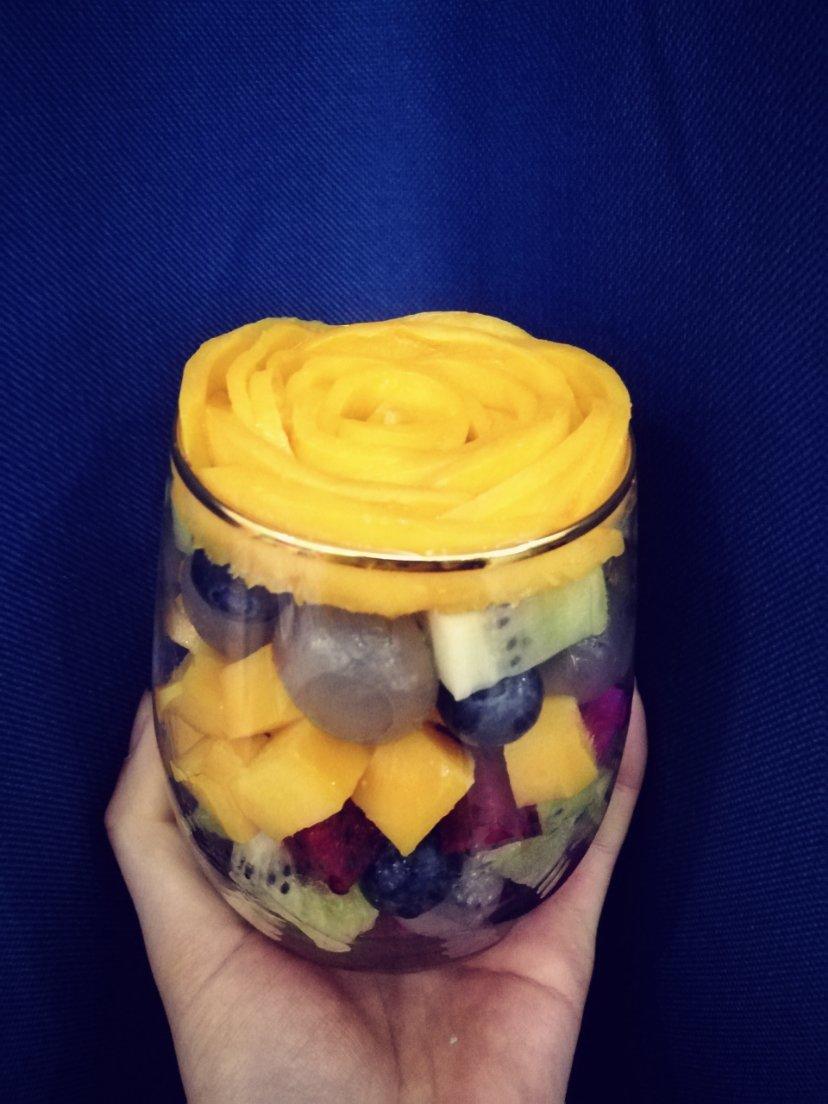 没事瞎折腾姐做的夏日水果杯 苹果花 芒果花的做法