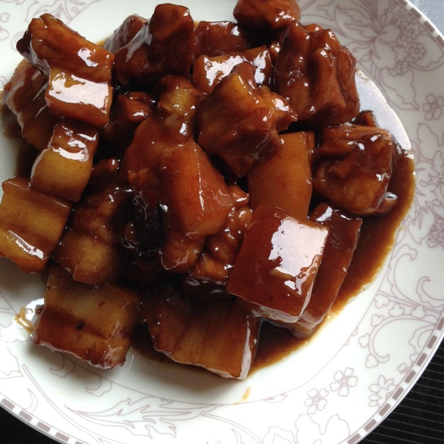 吃着碗里望着锅里的红烧肉