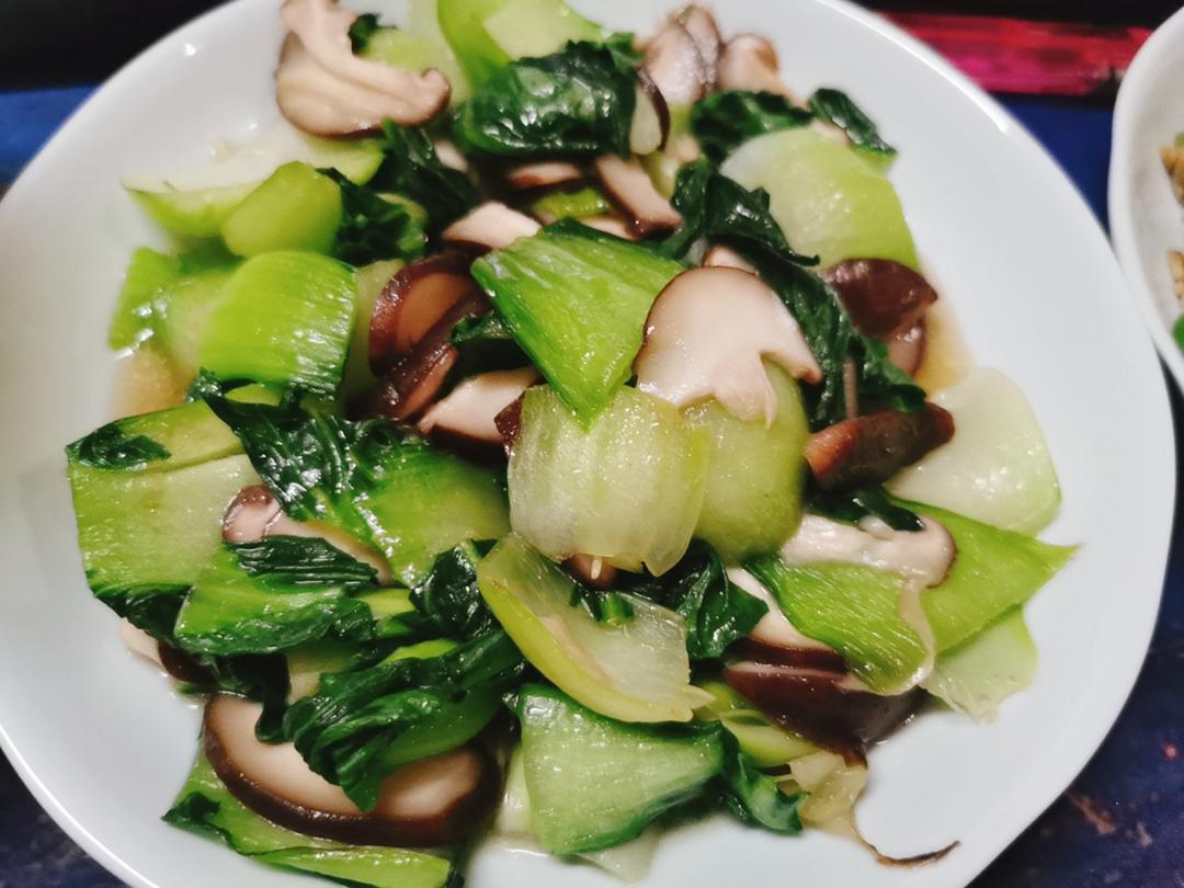 老丁的私房菜-香菇炒油菜