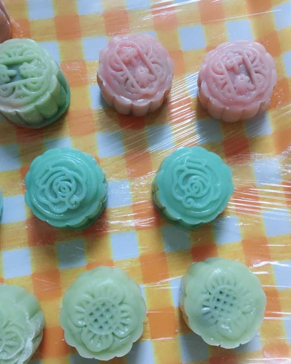 绝世好方！不开裂不粘手港式冰皮月饼（附奶黄馅做法）