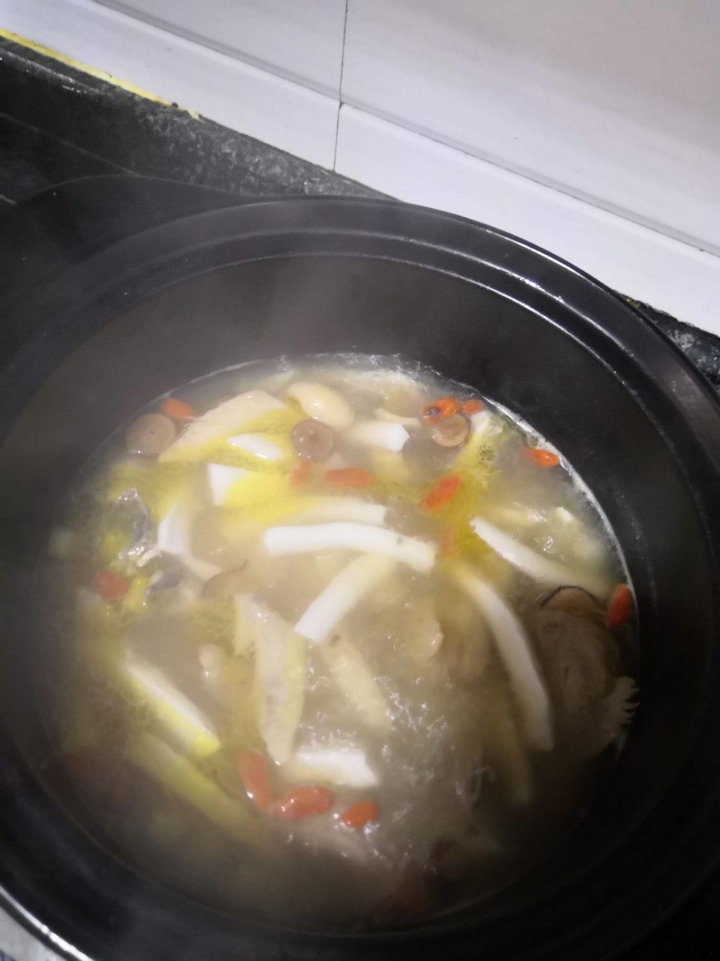 滋补清甜的椰子鸡