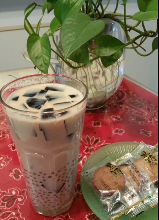 浓浓的锅煮奶茶