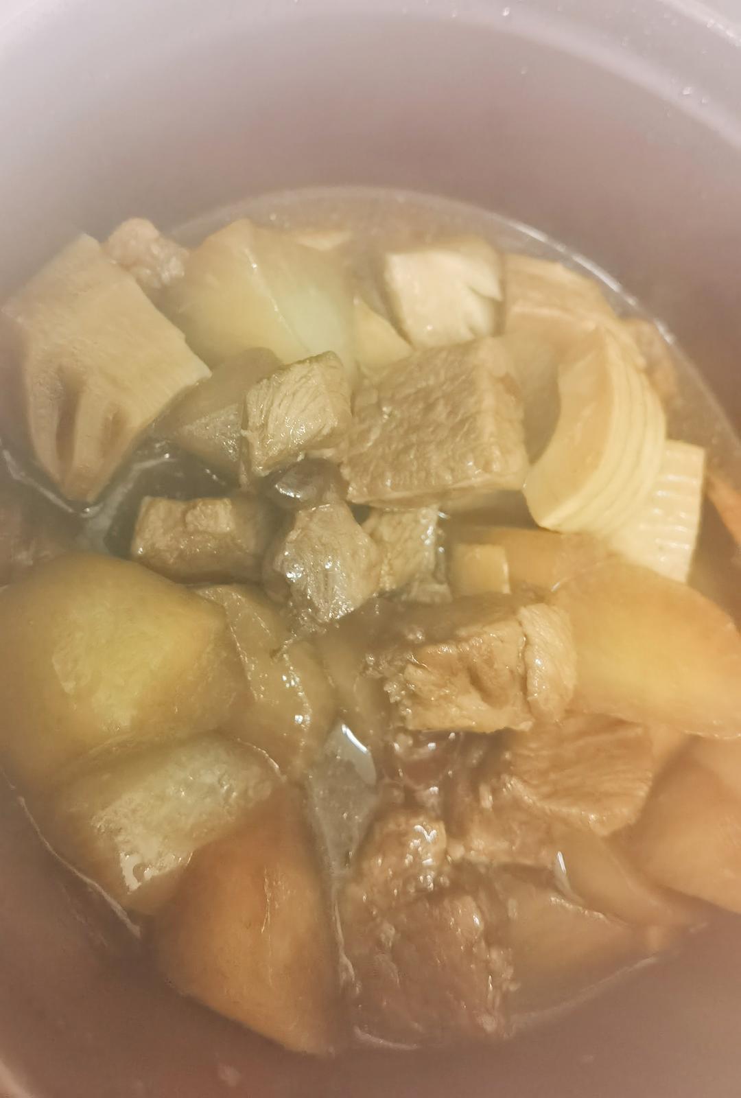 萝卜焖牛腩 （好吃得可以摆摊了）