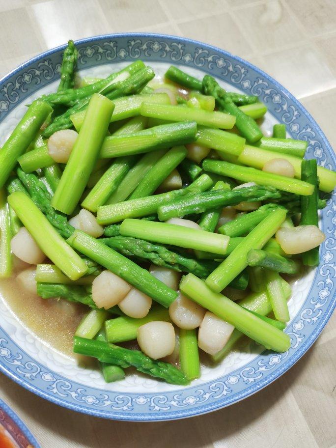 布觉晓做的芦笋炒鲜贝