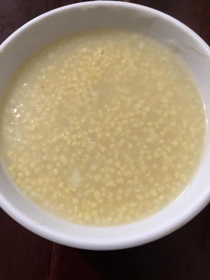 终于熬出一锅有厚厚米油的小米粥
