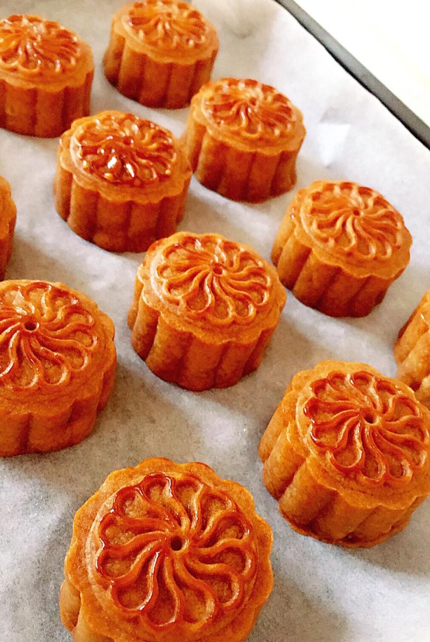 广式月饼——蛋黄莲蓉月饼