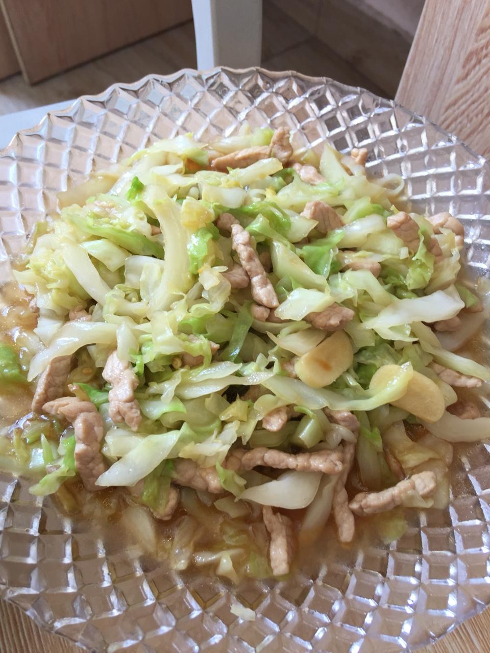 刘京徽 做的肉炒甘蓝