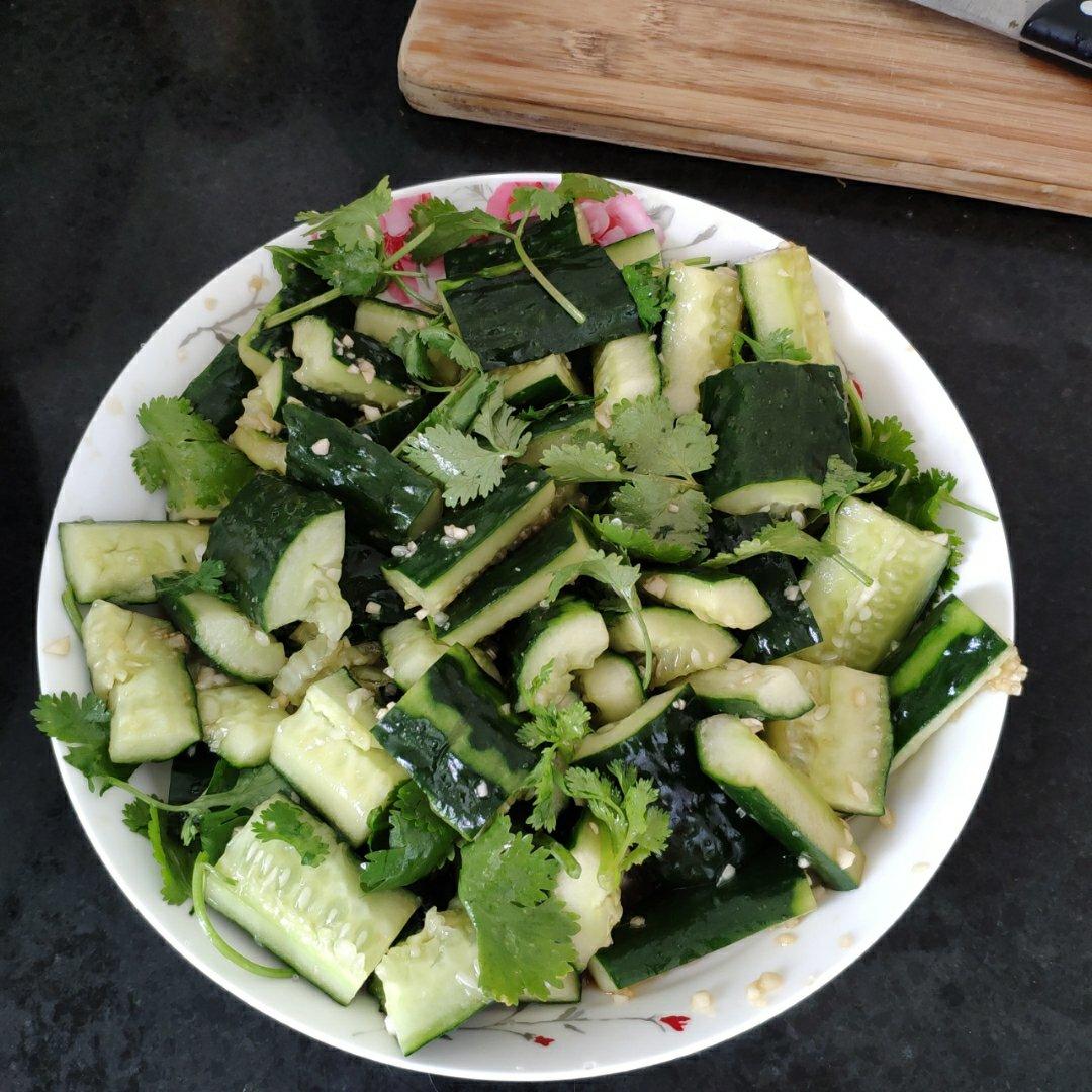 赞不绝口拍黄瓜🥒