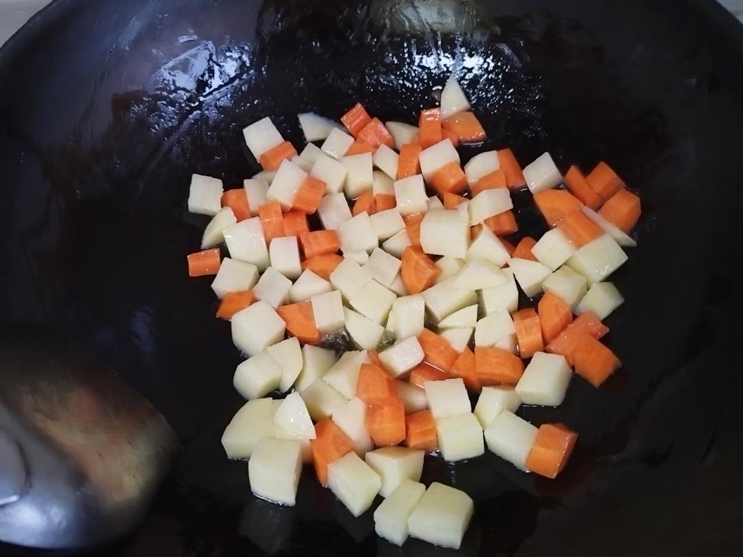 一道怎么做都好吃的干煎土豆鸡丁（红烧，咖喱，椒盐，孜然）