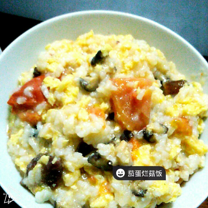番茄鸡蛋黑木耳炒饭