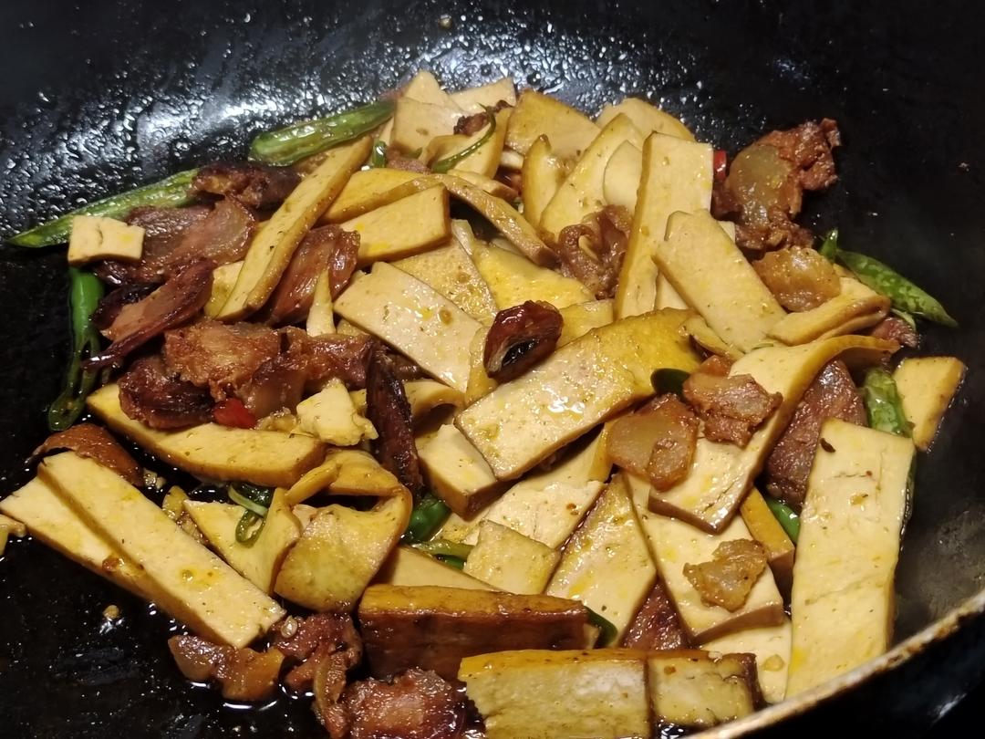 豆干炒香肠（灌肠）