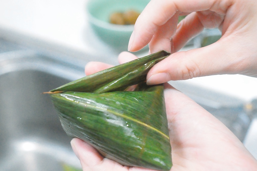 乌米蜜枣三角粽的做法 步骤12