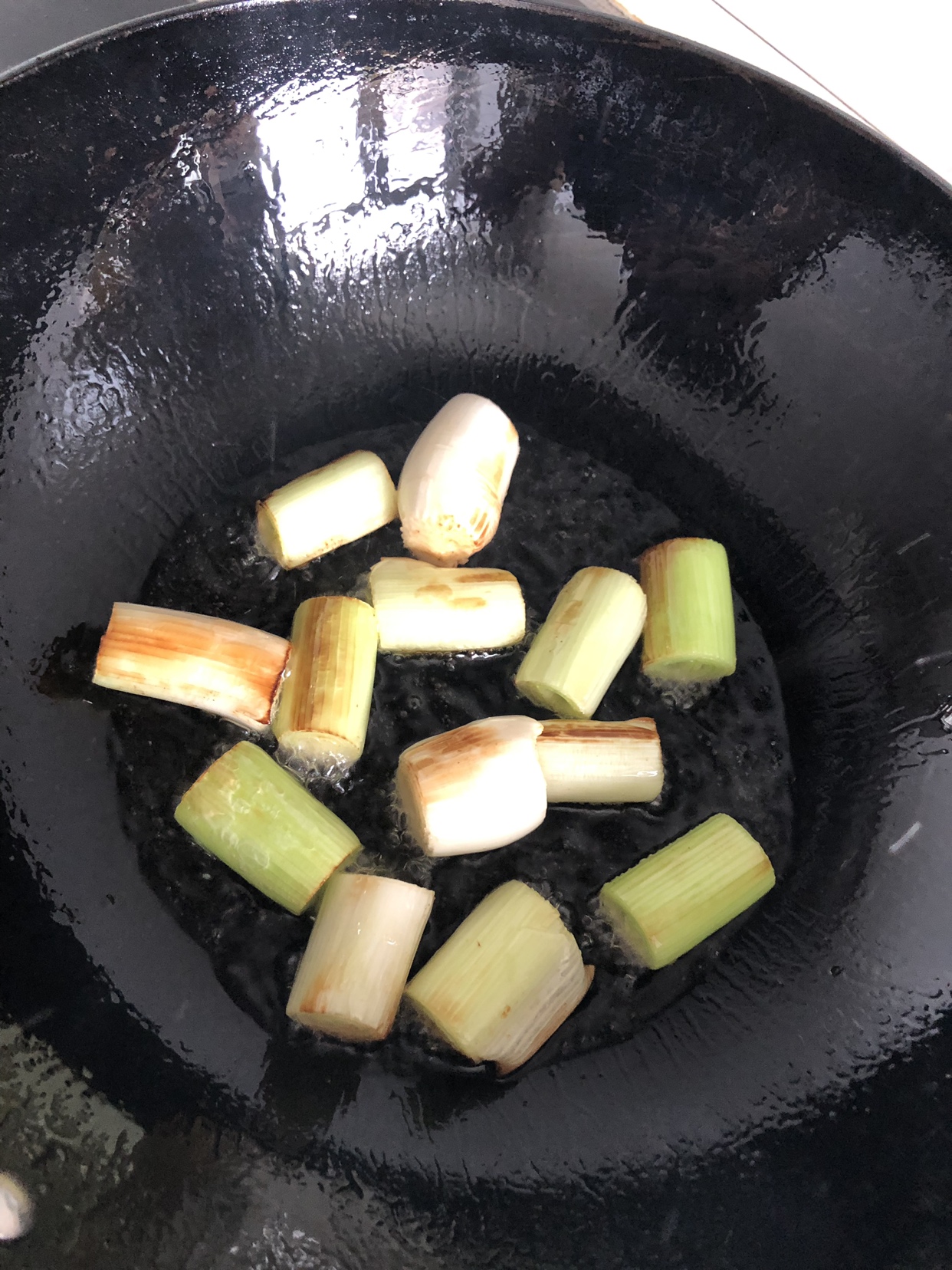 葱油烧海参的做法 步骤2