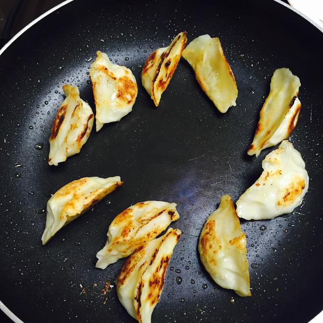 快手早餐——中式煎饺的做法