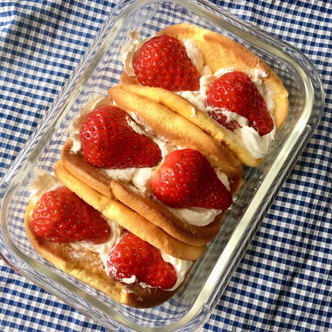 韩国最热门的甜品店Le Bread Lab的草莓蛋糕卷