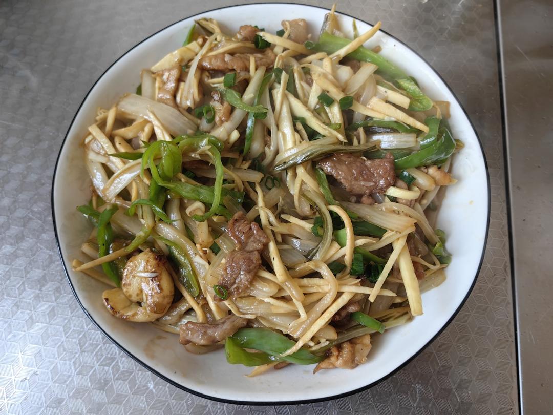 青椒腌菜冬笋炒肉丝的做法