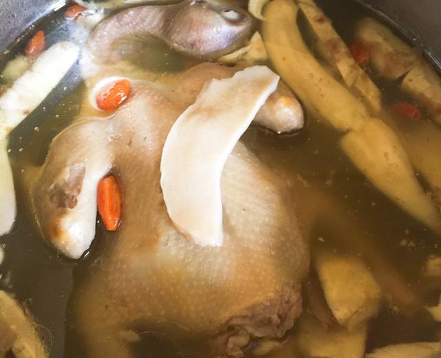 松茸乳鸽汤的做法