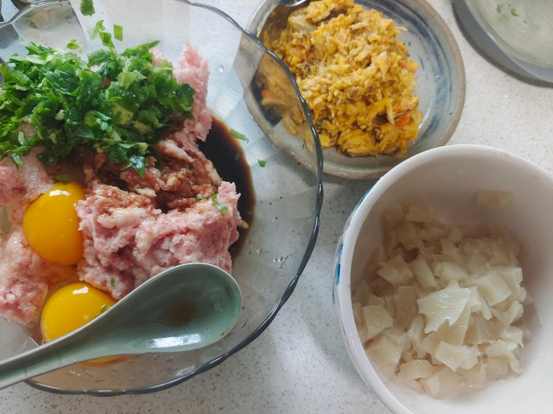 灌汤蟹黄小笼包