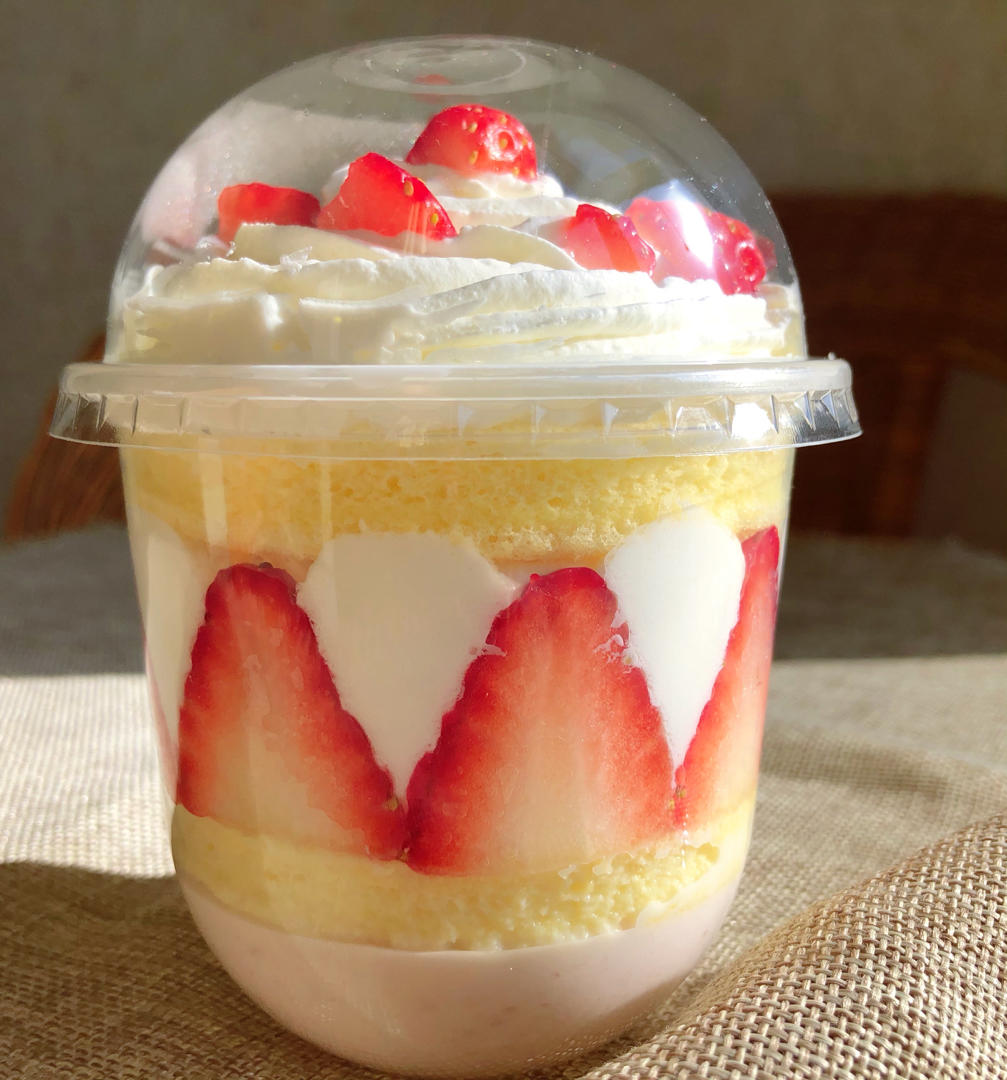 草莓奶油蛋糕盒子