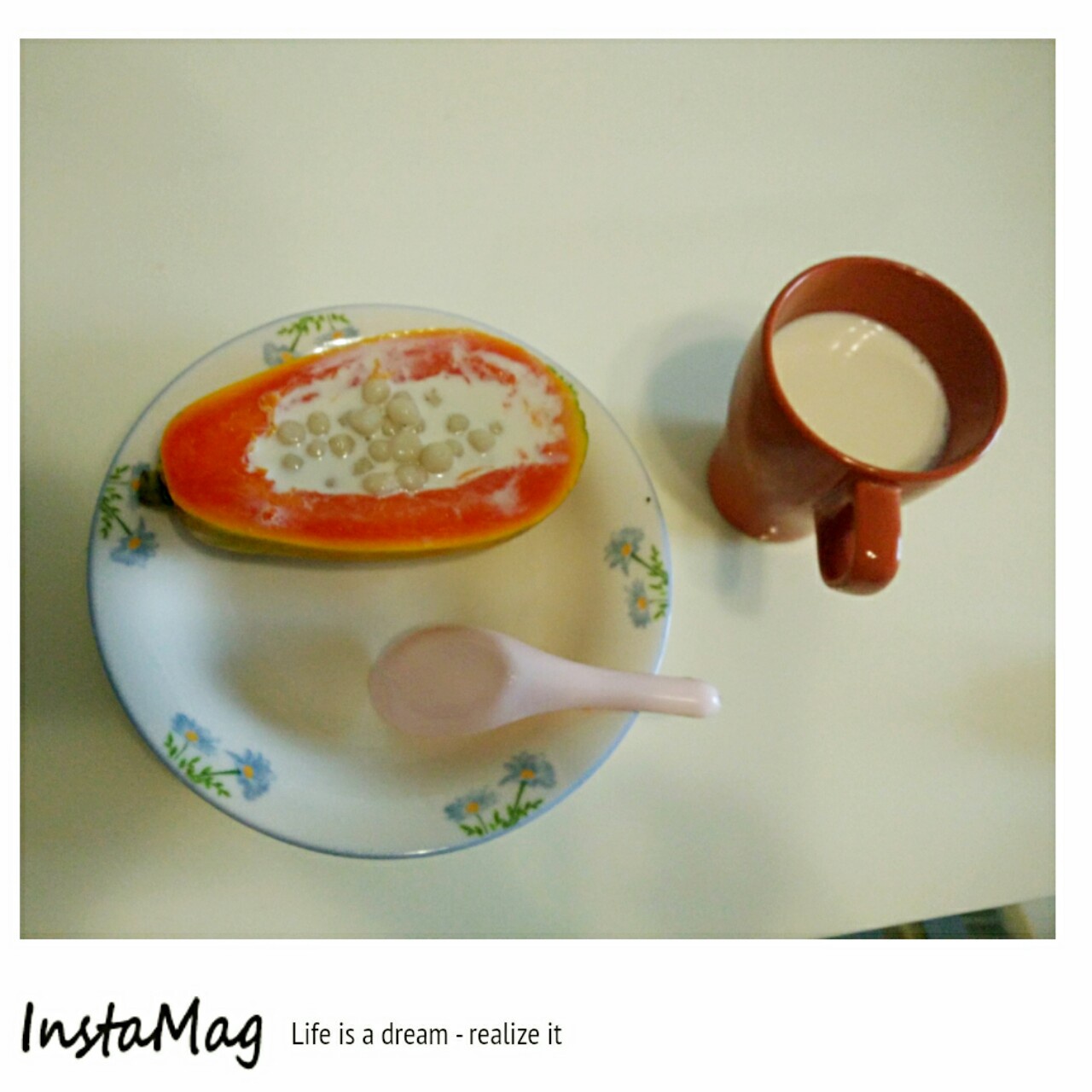 银耳牛奶木瓜盅