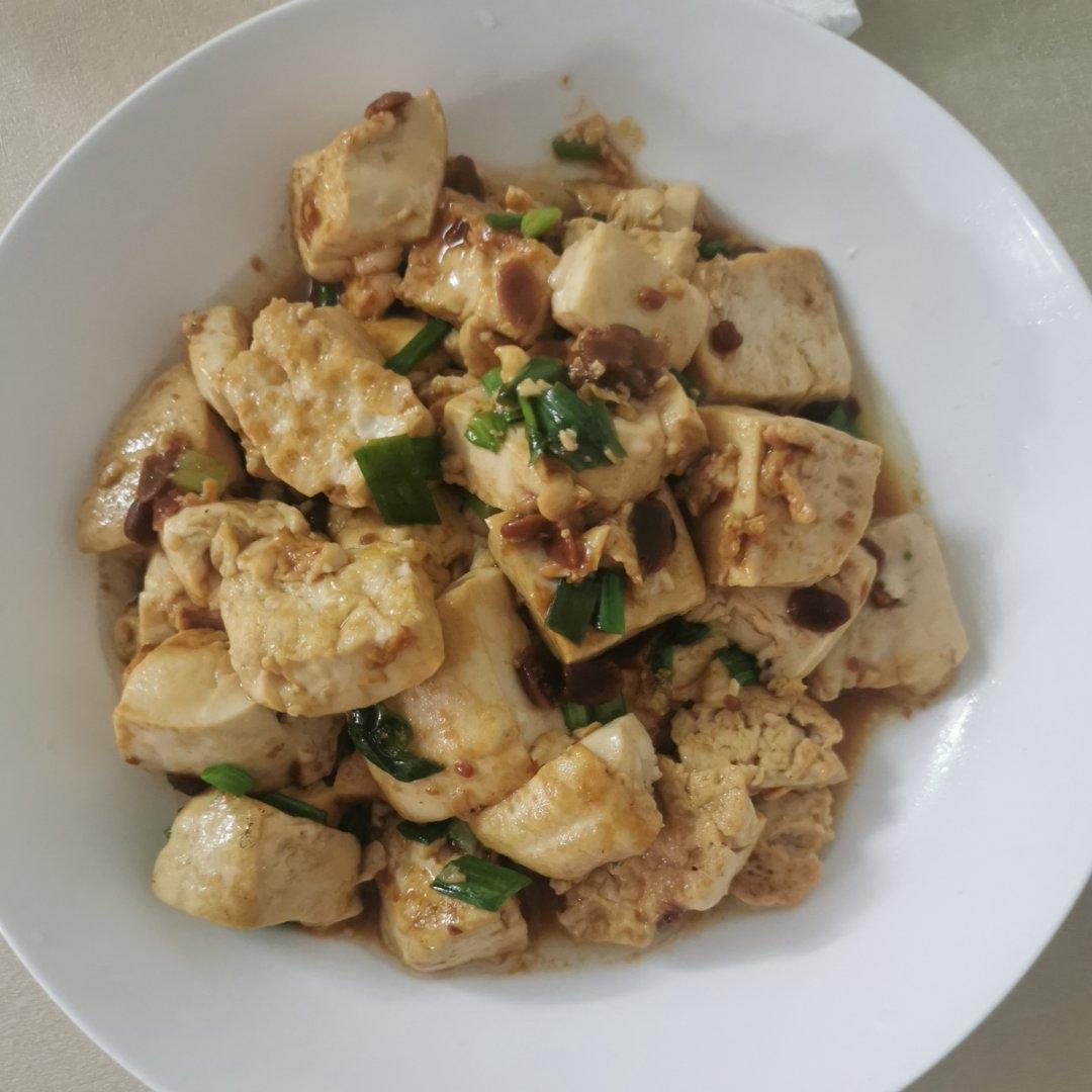 黄豆酱香煎豆腐