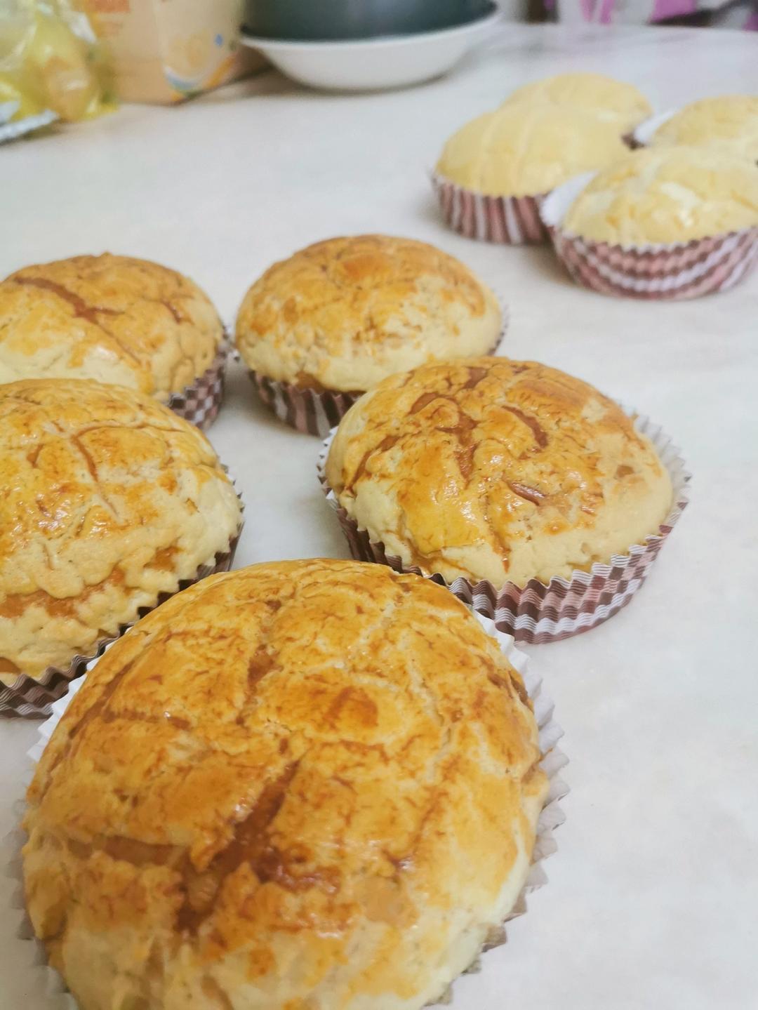 好吃到炸裂的港式菠萝包（附带制作酥皮的小视频）