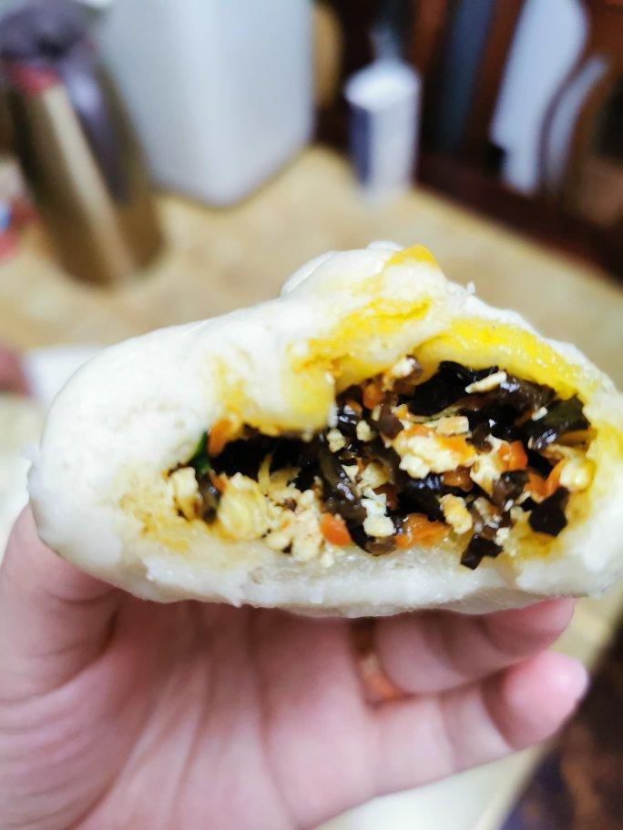 胡萝卜木耳鸡蛋素包子