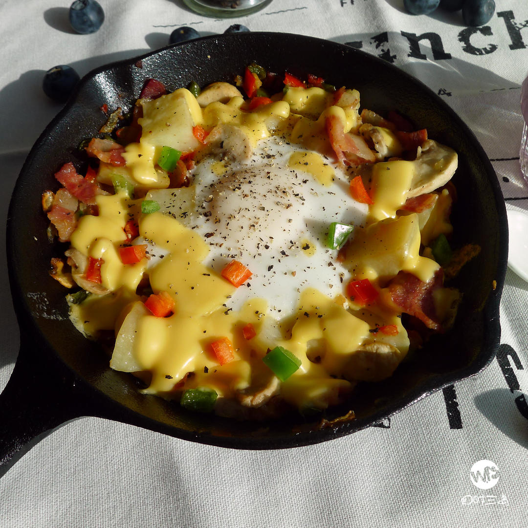 Bacon, Egg, and Potato Breakfast Skillet 培根鸡蛋土豆早餐煎锅的做法