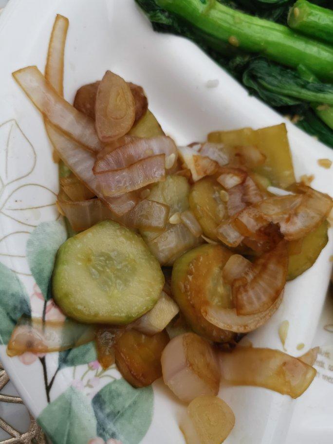 洋葱炒黄瓜片