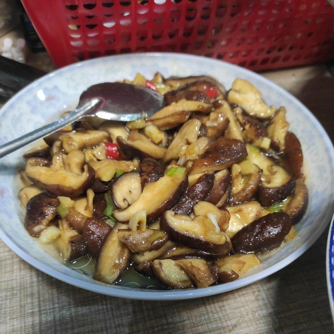 香菇这样炒比肉都好吃😋素炒香菇