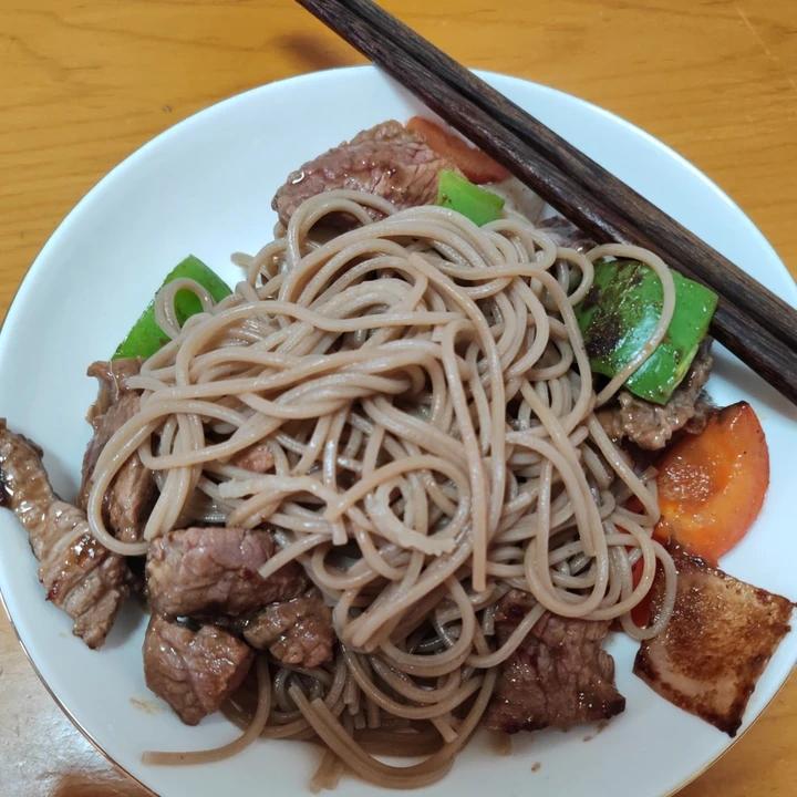 黑椒牛柳荞麦面