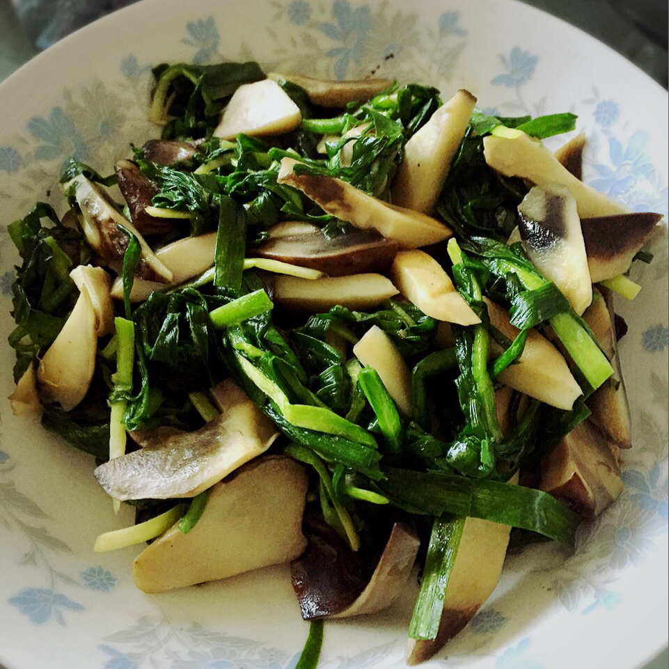 韭菜炒蘑菇